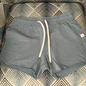 Vuori Shorts